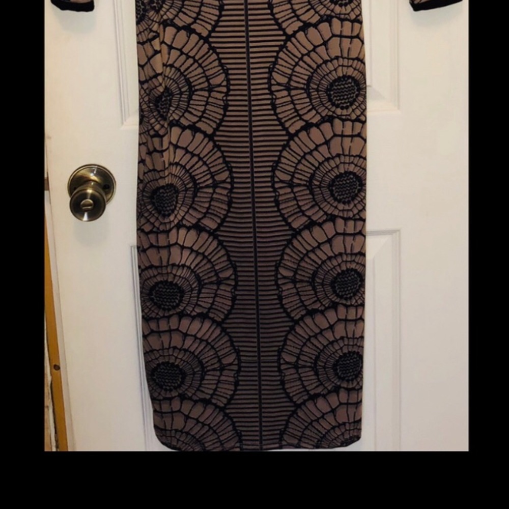 Dress - Picture 7 of 7